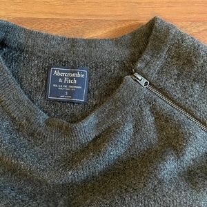 Abercrombie Crew Neck Sweater - Gray - Size Small